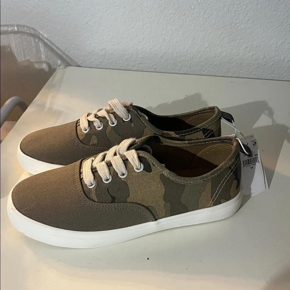 New Old Navy Kids Boys Girls Camouflage Camo Canvas Shoes Size 3 NWT